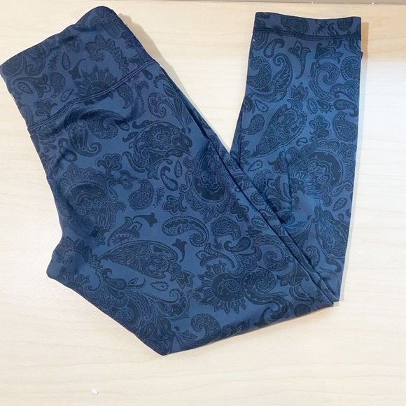 Lululemon Crop Leggings - Picture 7 of 7